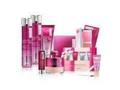 化妝品批發(fā)與零售 行業(yè)雙輪驅(qū)動的商業(yè)模式解析